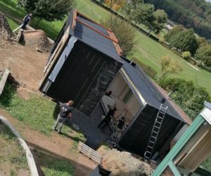 Montage vidéo  de la livraison et installation d’une structure modulaire à ossature métallique Modul’Theil