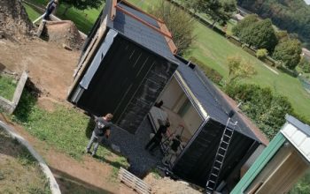 Montage vidéo  de la livraison et installation d’une structure modulaire à ossature métallique Modul’Theil