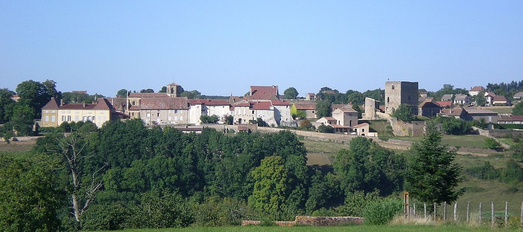 Semur-en-Brionnais et le château St Hugues (Saône-et-Loire)