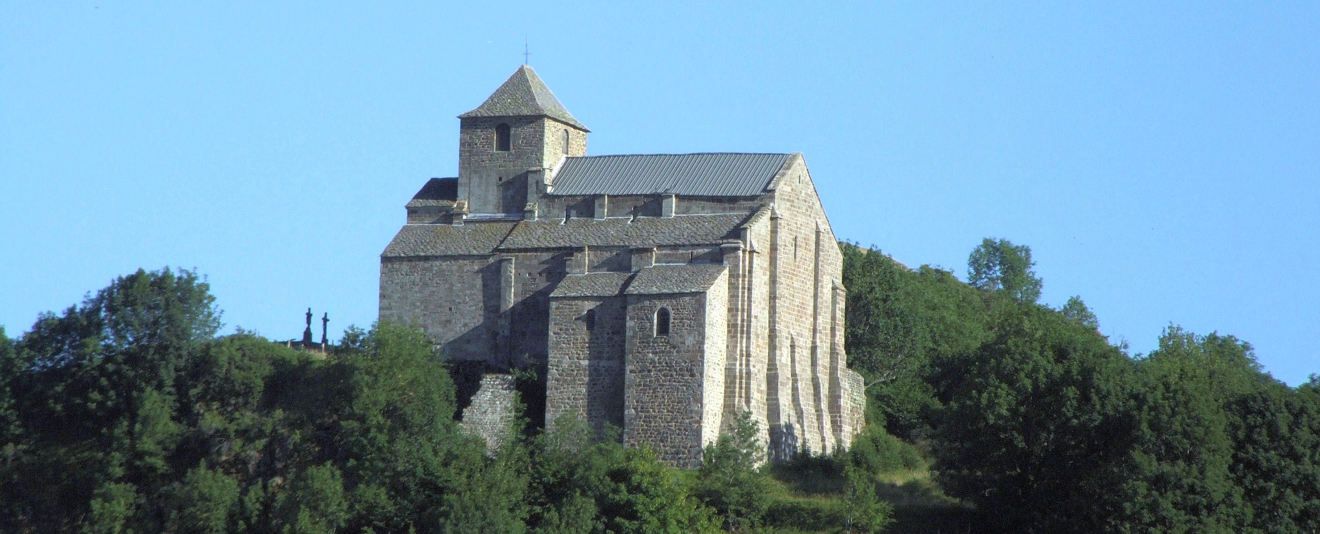 Le fort de Béccoire et le trésor des moines (Cantal)